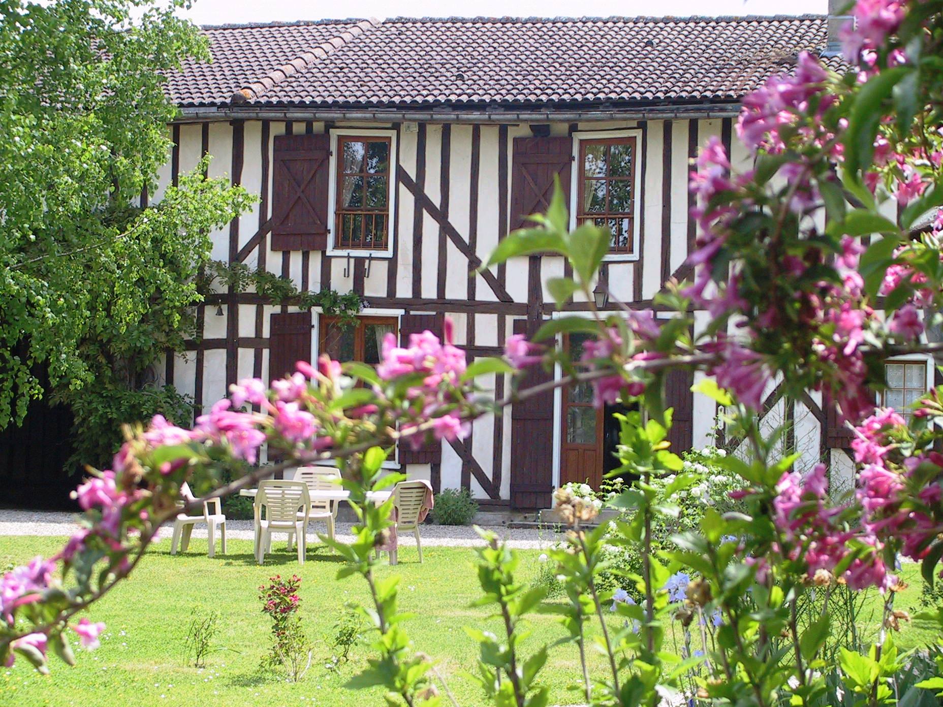 https://espace-ptl.ancv.com/appli/butterfly/data/medias_PA/PHOTOS/807721001001/8077210010017JshtuY79G-le jardin de la maison de marie.JPG